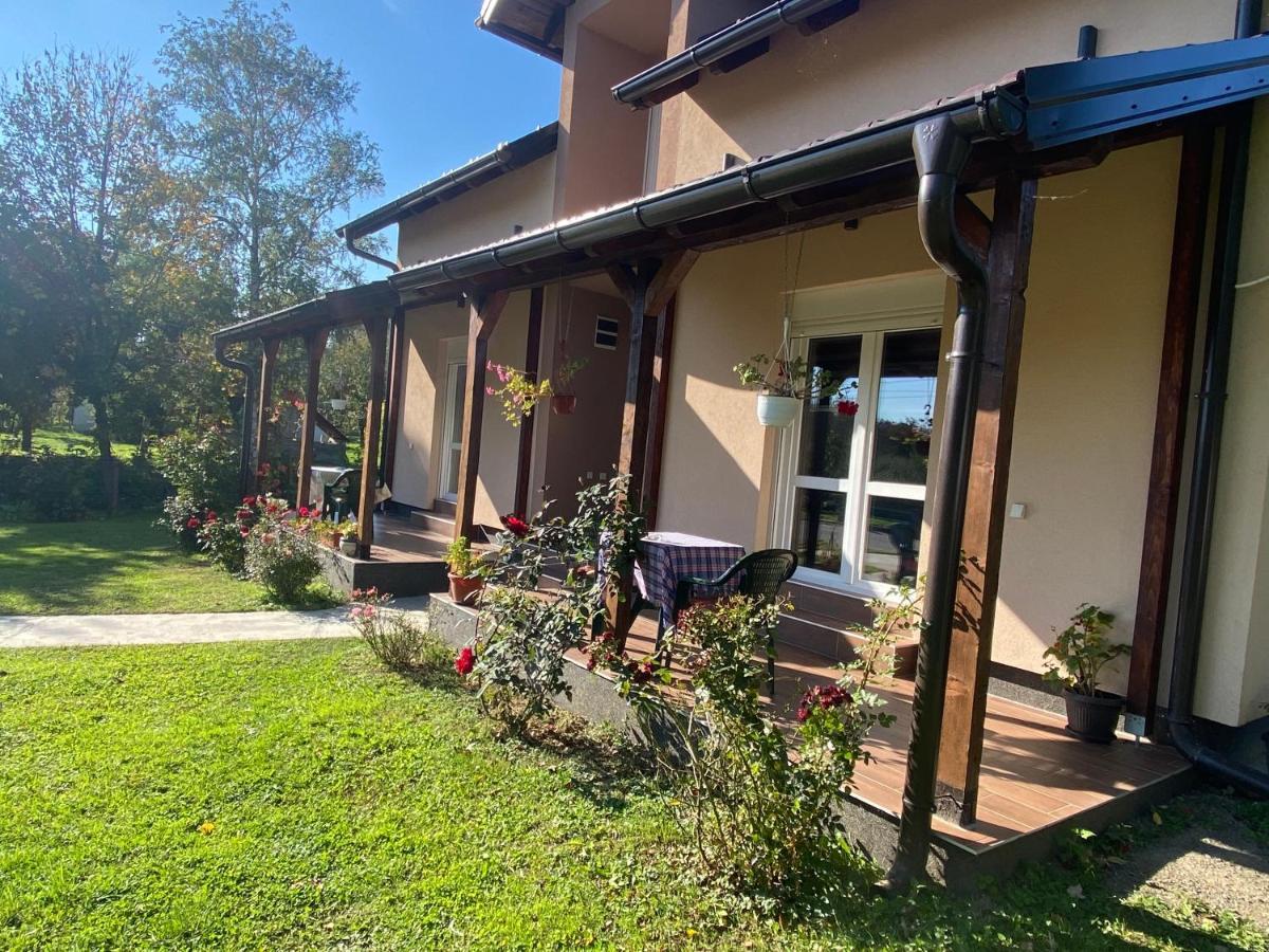 Kod Cika Brke Apartment Vrdnik Bagian luar foto